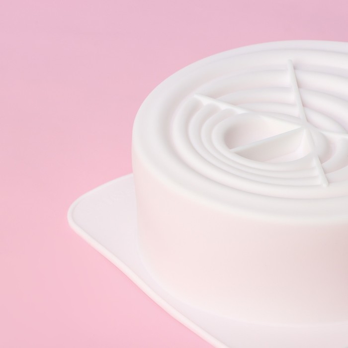 Форма для муссовых десертов и выпечки Доляна «Рябь», силикон, 18×18 см, внутренний размер 16×6,5 см, цвет белый Форма для муссовых десертов и выпечки Доляна «Рябь», силикон, 18×18 см, внутренний размер 16×6,5 см, цвет белый