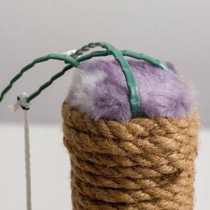 Лежанка с когтеточкой для котят, 34&times;26&times;34 см, джут, цвет МИКС