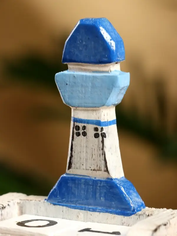 Календарь настольный «Маяк», 7×4×11 см, дерево, бело-синий