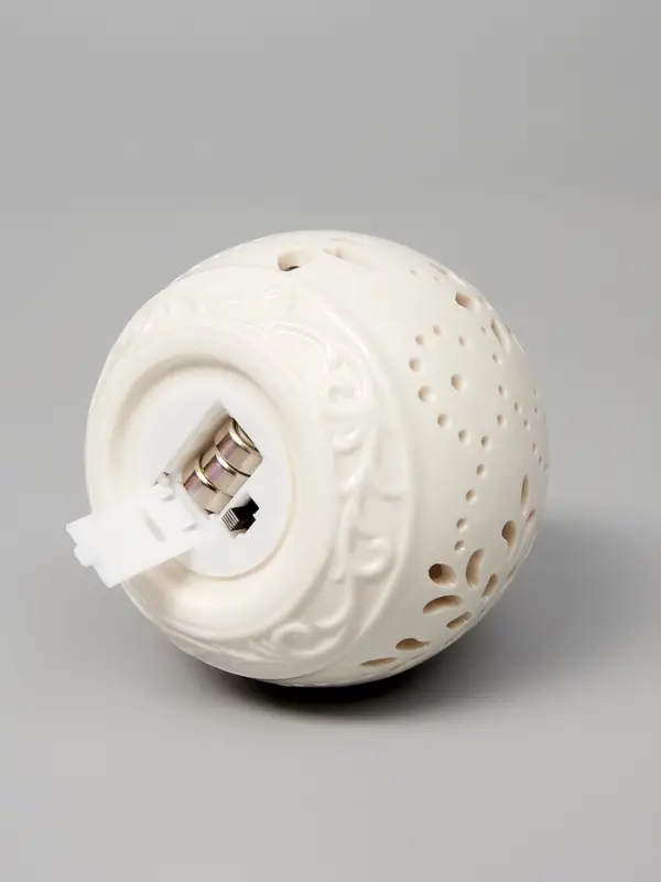 Ёлочный шар с подсветкой &laquo;Вьюга&raquo;, 10&times;8.8&times;8.8 см, 1 LED, керамика, от батареек LR44&times;3, керамика, свечение тёплое белое