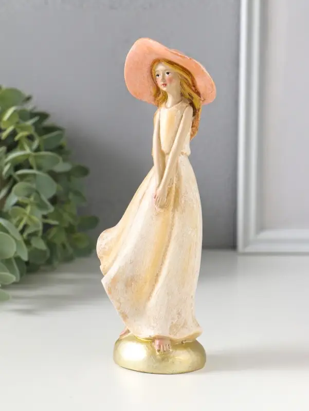 Сувенир полистоун "Девочка в широкополой шляпке" 6х4,2х16,5 см