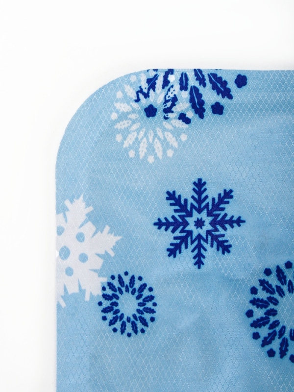 Коврик охлаждающий (гель), 65 х 50 см, снежинка Коврик охлаждающий (гель), 65 х 50 см, снежинка