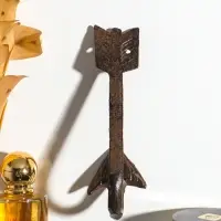 Крючок настенный &laquo;Изогнутая стрела&raquo;, ключница декоративная, чугун, 15.5&times;4.8&times;5.8 см