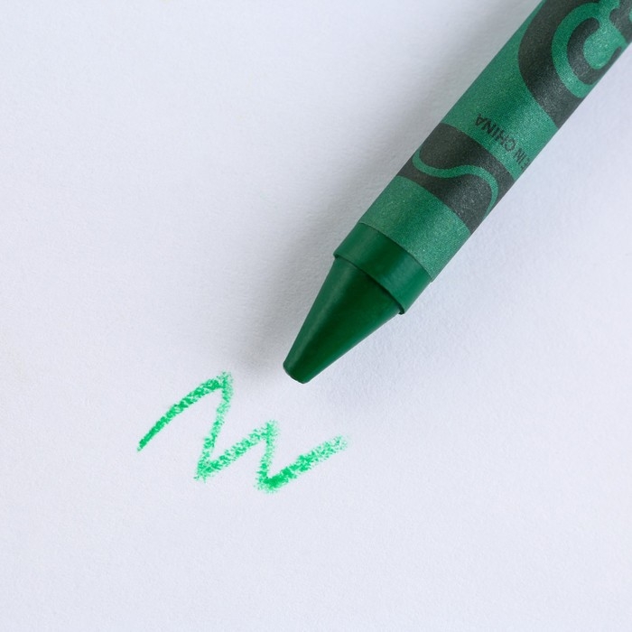 Подарочный набор: блокнот-раскраска и восковые мелки «Юному герою» Подарочный набор: блокнот-раскраска и восковые мелки «Юному герою»