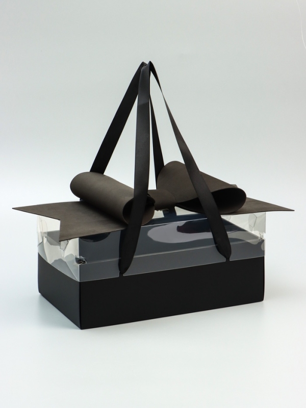 Коробка подарочная с бантом, ручками и прозрачной крышкой 35 х 21 х 15 см Черная Коробка подарочная с бантом, ручками и прозрачной крышкой 35 х 21 х 15 см Черная