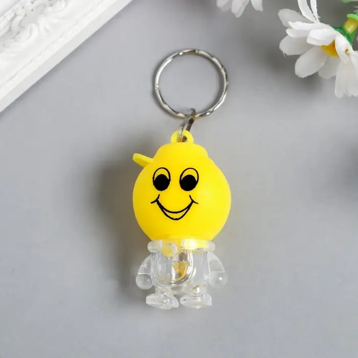 Фонарик брелок для ключей на кольце «Смайлик в кепке», мигает, 5×3×2.5 см, МИКС Фонарик брелок для ключей на кольце «Смайлик в кепке», мигает, 5×3×2.5 см, МИКС