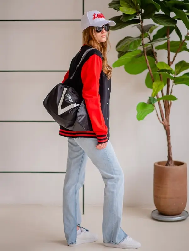 Сумка спортивная на молнии, боковой карман/сетка, регулируемый ремень, маленький размер, чёрная