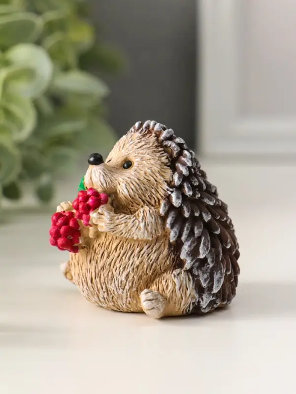 Фигурка &laquo;Ёжик с малинкой&raquo;, 5.5&times;5.5 см