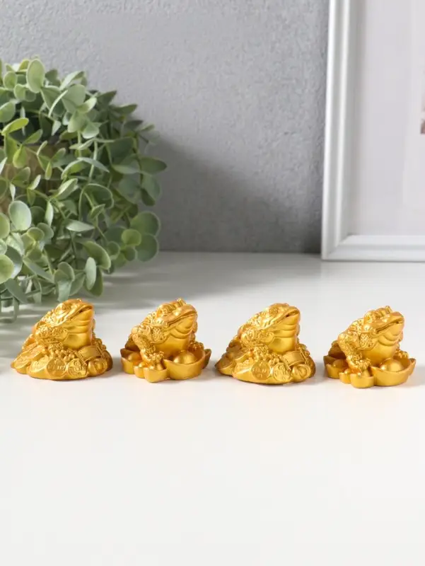 Сувенир полистоун "Денежная жаба и 3 слитка" набор 4 шт золото 4,8х4,5х4,2 см