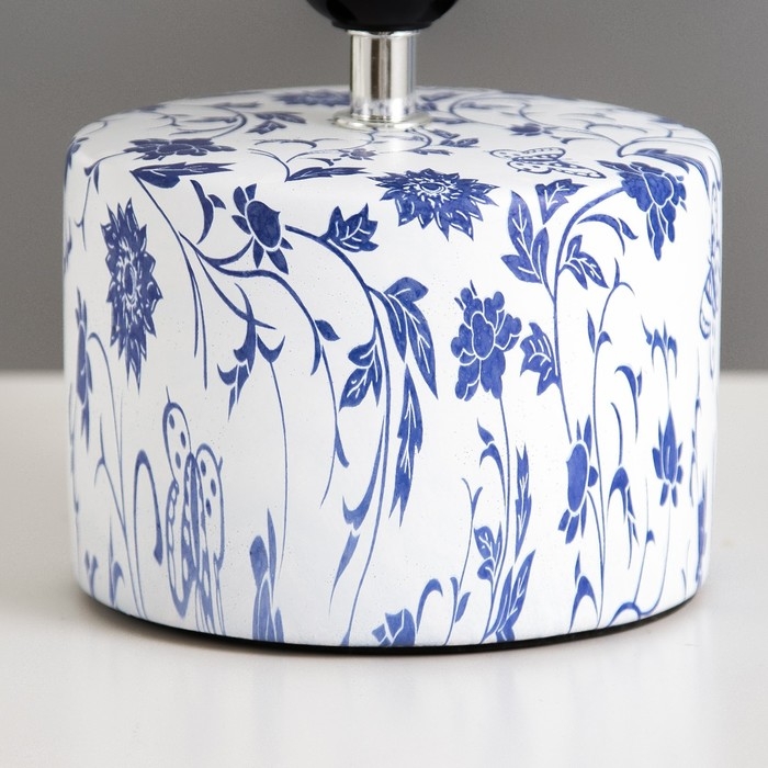 Настольная лампа Настольная лампа "Сафари К" Е14 40Вт бело-фиолетовый 12,5х12,5х29 см RISALUX