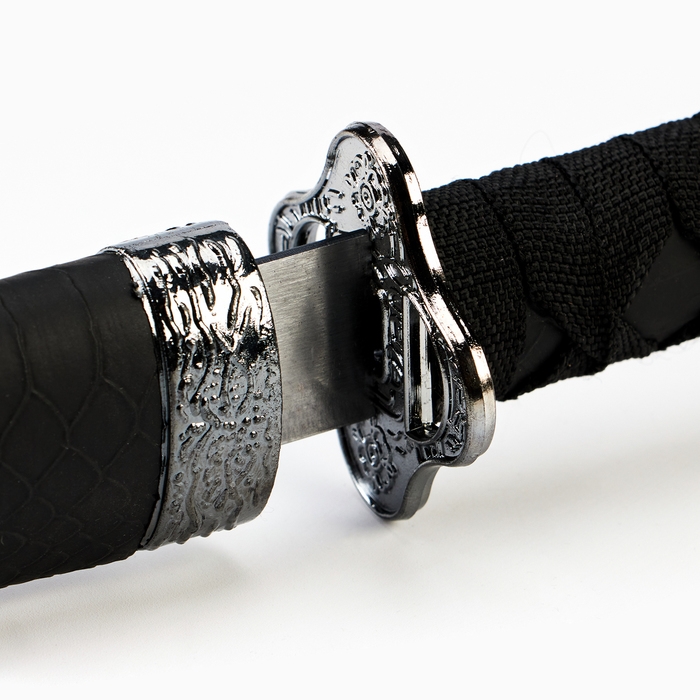 Сувенирное оружие «Катана», без подставки, чёрные ножны под змеиную кожу, матовый 70 см Сувенирное оружие «Катана», без подставки, чёрные ножны под змеиную кожу, матовый 70 см