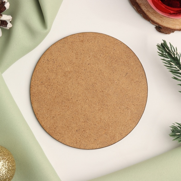 Новый год. Подставка с символом года под горячее Новый год. Подставка с символом года под горячее "Змейка с подарком", диаметр - 9,5 см