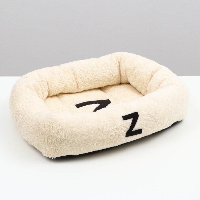 Лежанка для собак и кошек  Лежанка для собак и кошек "Уют Z" , меховая, 45 х 35 х 11 см