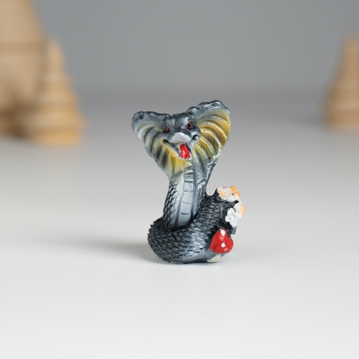 Сувенир полистоун Сувенир полистоун "Змейка тёмная лесная" МИКС 3,1х2,7х4,2 см