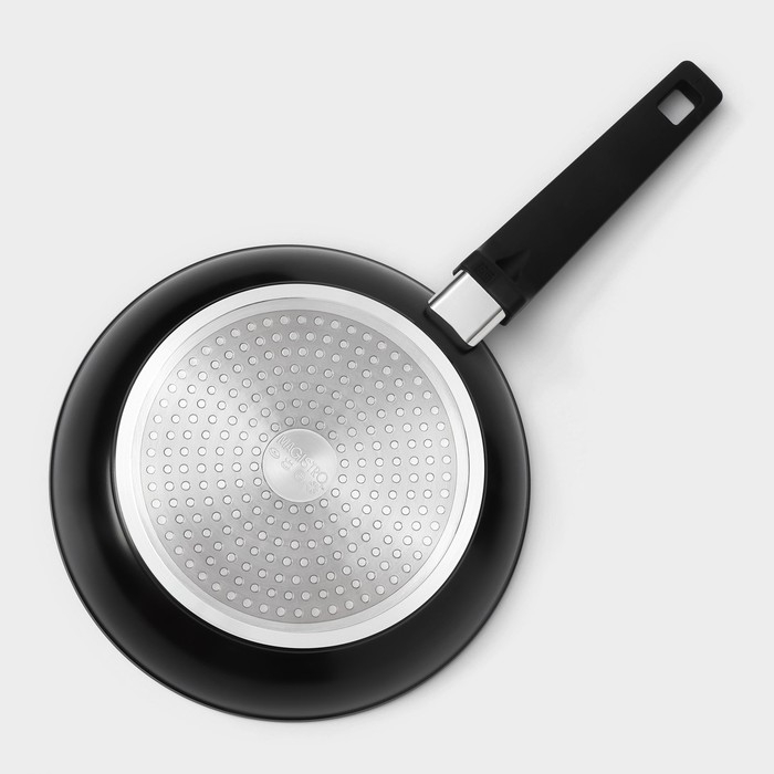 Сковорода Magistro Flame, d=26 см, h=4,9 см, ручка soft-touch, антипригарное покрытие, индукция, цвет чёрный Сковорода Magistro Flame, d=26 см, h=4,9 см, ручка soft-touch, антипригарное покрытие, индукция, цвет чёрный