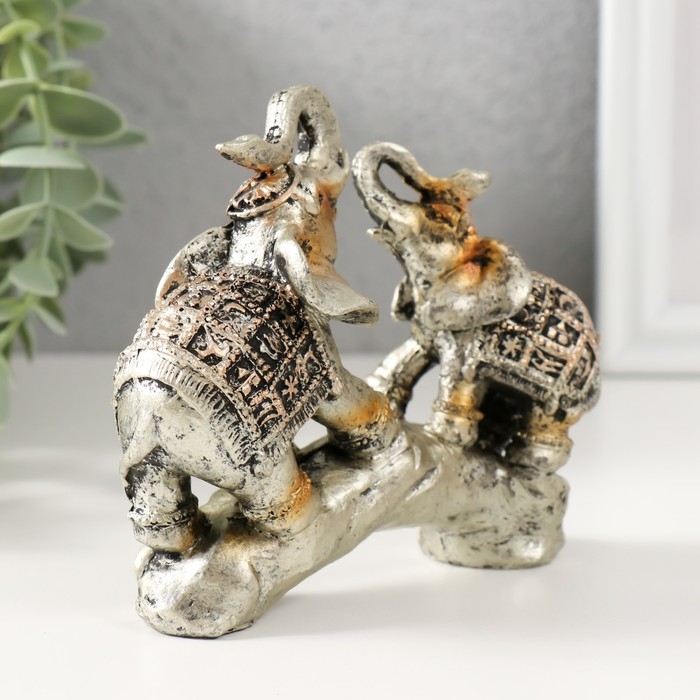 Сувенир полистоун Сувенир полистоун "Слоны на камне с попонах с наскальными рисунками" 11х11х3,5 см