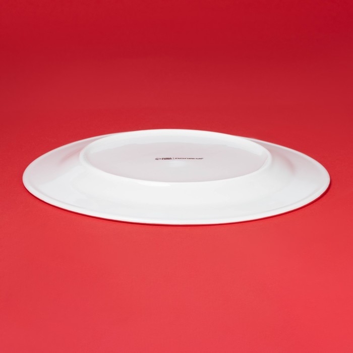 Тарелка новогодняя Доляна «Сани Деда Мороза», d=25,5 см, фарфор, цвет белый Тарелка новогодняя Доляна «Сани Деда Мороза», d=25,5 см, фарфор, цвет белый