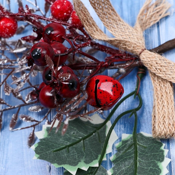 Декор  Декор "Зимние грезы" листья в серебре ягоды бант, 22см