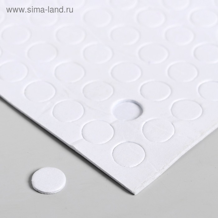 Клейкая лента двухсторонняя Клейкая лента двухсторонняя "Круглый белый" диаметр 0,8 см на листе 374 шт 25х19,5 см