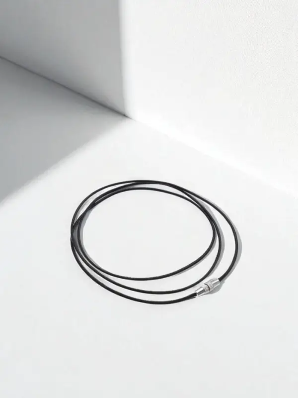 Шнурок нейлон 60 см, цвет чёрный, винтовой замок серебро Шнурок нейлон 60 см, цвет чёрный, винтовой замок серебро