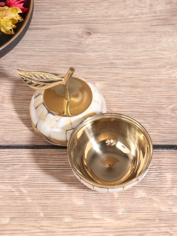 Шкатулка «Яблоко», латунь с перламутром, 7×7×10.5 см, белая Шкатулка «Яблоко», латунь с перламутром, 7×7×10.5 см, белая