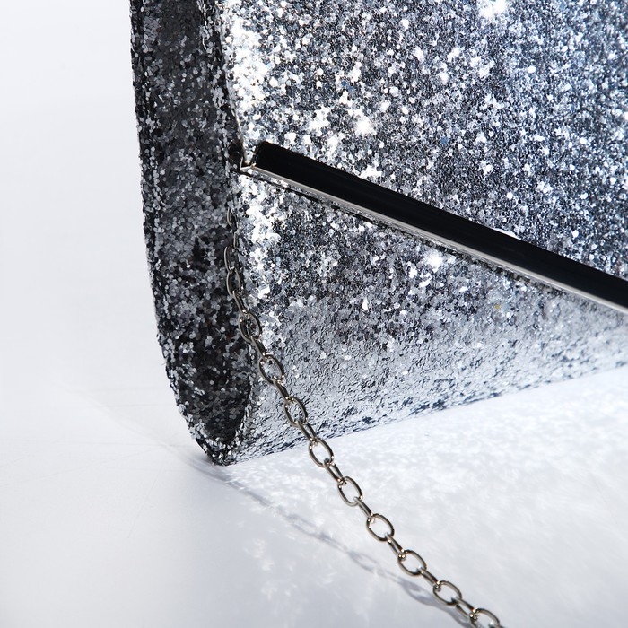 Сумка-клатч на клапане, цвет серебряный