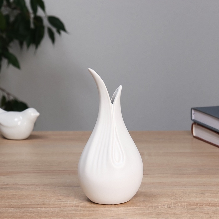 Ваза керамика настольная Ваза керамика настольная "Эллис" 17х8 см, белый