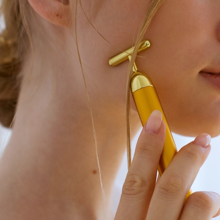 Массажёр для лица Luazon LEM-01, 1хАА (не в комплекте), бархатный мешочек, золотистый Массажёр для лица Luazon LEM-01, 1хАА (не в комплекте), бархатный мешочек, золотистый