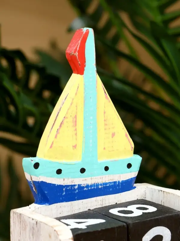 Календарь настольный Календарь настольный "Парусник" дерево 11х5х16 см, цв. жёлтый