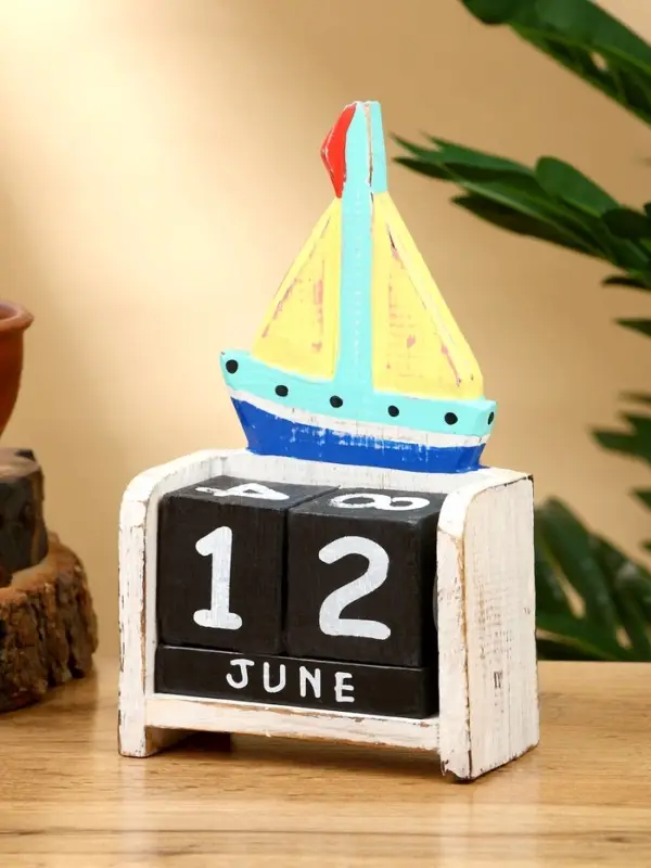 Календарь настольный Календарь настольный "Парусник" дерево 11х5х16 см, цв. жёлтый
