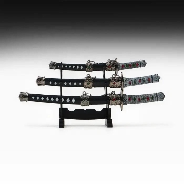 Макет оружия &laquo;Сувенирные катаны на подставке 3в1. Алмаз&raquo;, подарочный набор, ножны чёрный с белыми ромбами, 16 см; 20 см ; 24.5 см