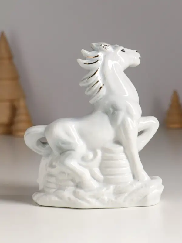 Сувенир керамика "Конь со слитками" серый с золотом 11х4х12 см