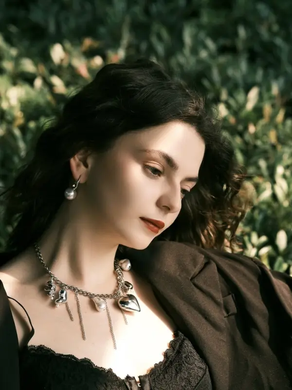 Серьги с жемчугом &laquo;Капля&raquo;, полукруг, белые в серебре