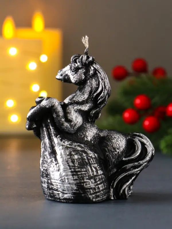 Свеча Символ Года   Свеча Символ Года  "Лошадь с мешком подарков", лак, 9,2*8*5, черная