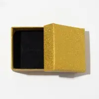 Коробочка подарочная под кольцо, серьги &laquo;Блеск&raquo;, 5&times;5 см, (полезная часть 4.5&times;4.5 см), вставка чёрная, цвет золото