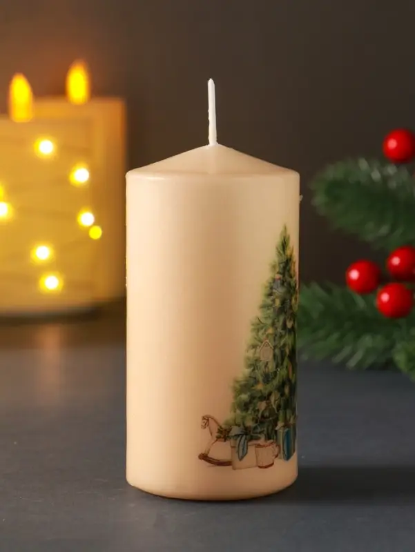 Свеча столб 50х100мм с декором, мишка, бежевая Свеча столб 50х100мм с декором, мишка, бежевая