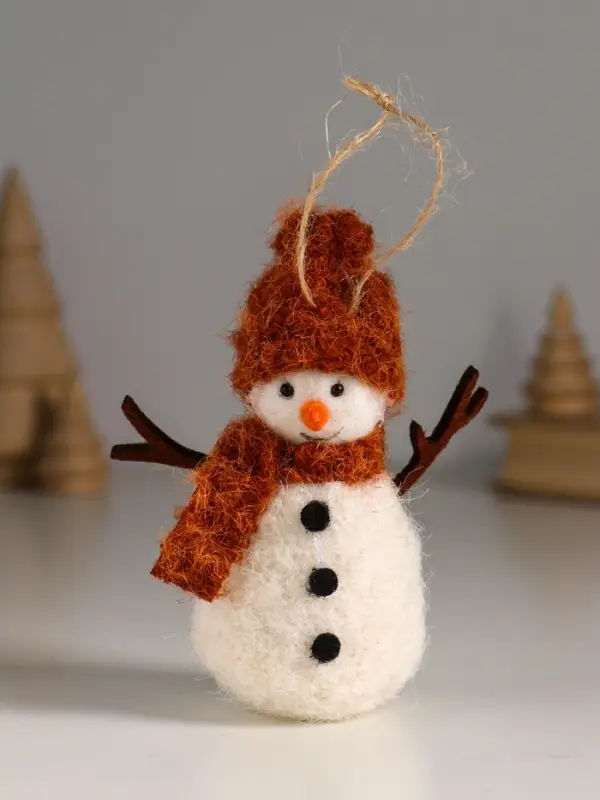 Сувенир  Сувенир "Снеговичок в рыжей шапке и шарфе" 5,5х5,5х12 см