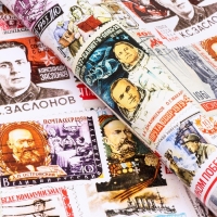 Бумага упаковочная глянцевая "Марки", 70 х 100 см, 10 шт