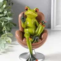 Сувенир полистоун лак "Лягуха показывает средний палец, в кресле" крутится 13х8,7х14 см