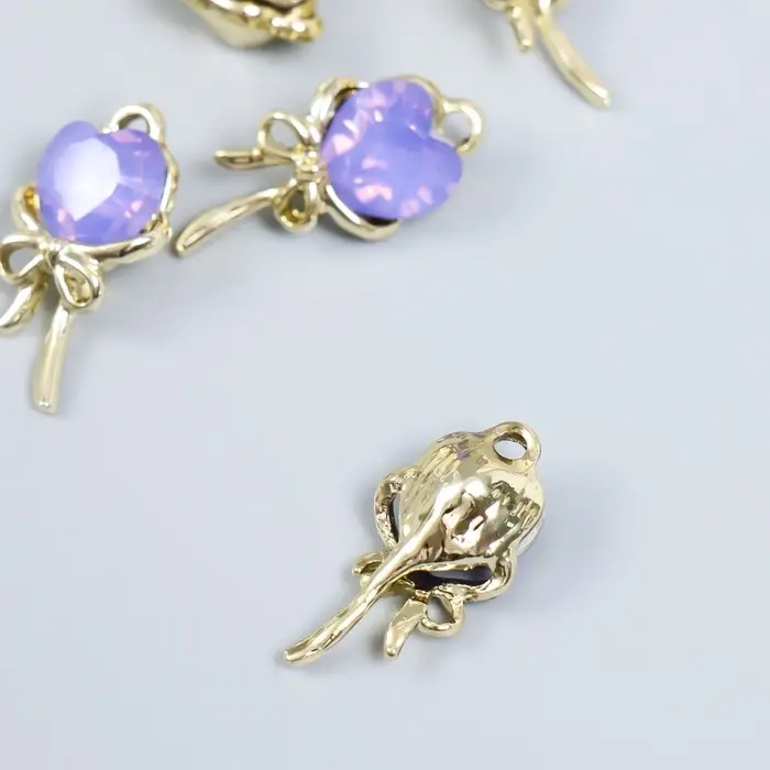 Металлический элемент, декоративная подвеска «Арт Узор. Сердце на палочке с бантиком», стразы, золото, фиолетовый, 2.3×1.3 см