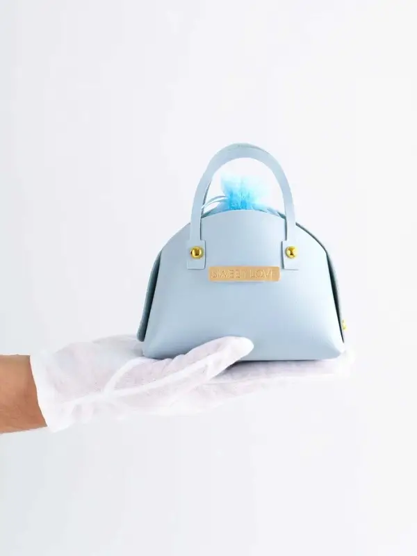 Кожаная подарочная сумочка для бижутерии и сувениров, небесно - голубая с мешочком, 14&times;6.5&times;12.8 см