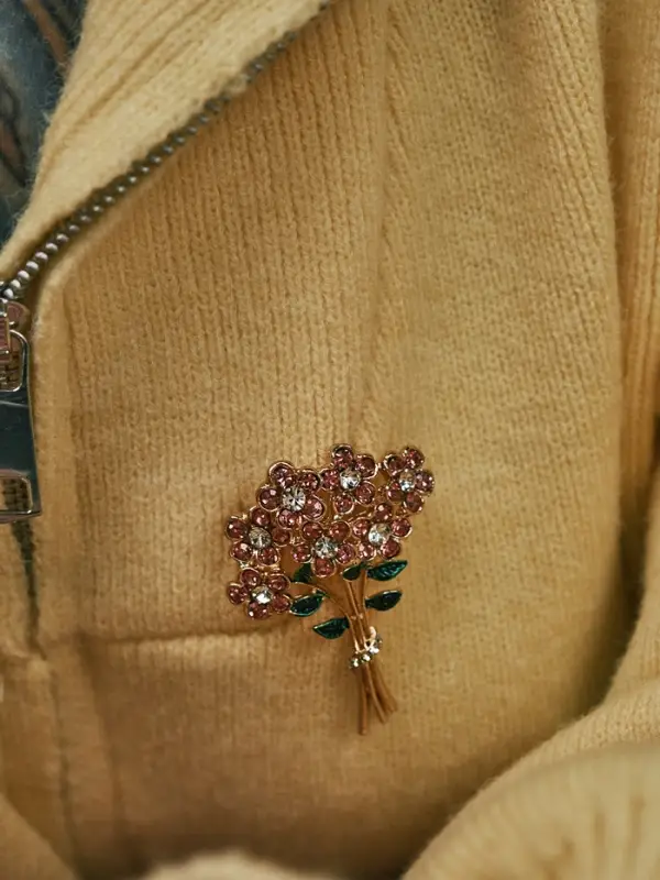 Брошь &laquo;Букет цветов&raquo;, цветная в золоте