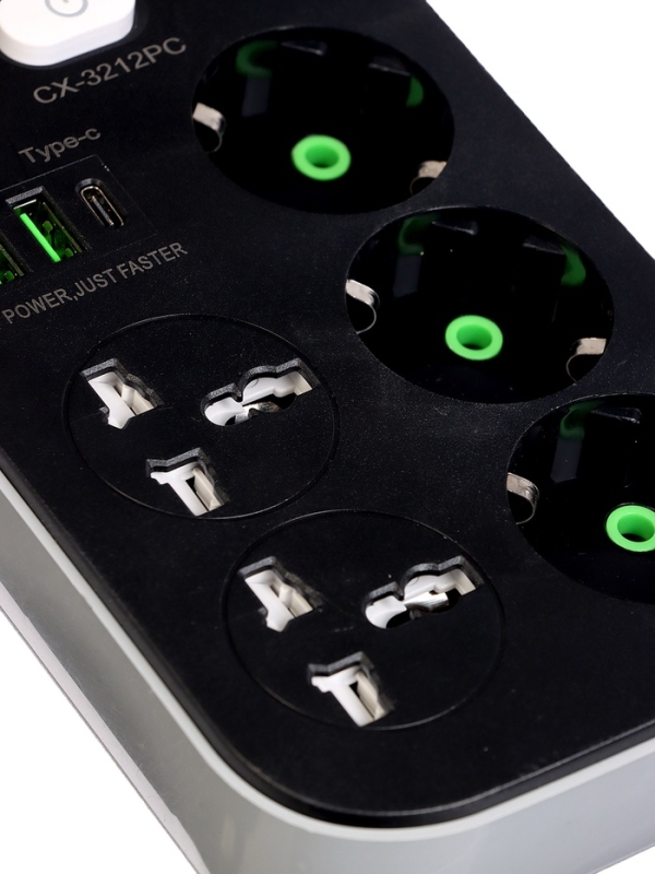 Удлинитель 3 евро + 2 унив.роз, 2м, 1300 Вт, 3х0.75 мм2, 2 USB-A+USB-C, 2.1А, c з/к, с выкл. 10534 Удлинитель 3 евро + 2 унив.роз, 2м, 1300 Вт, 3х0.75 мм2, 2 USB-A+USB-C, 2.1А, c з/к, с выкл. 10534