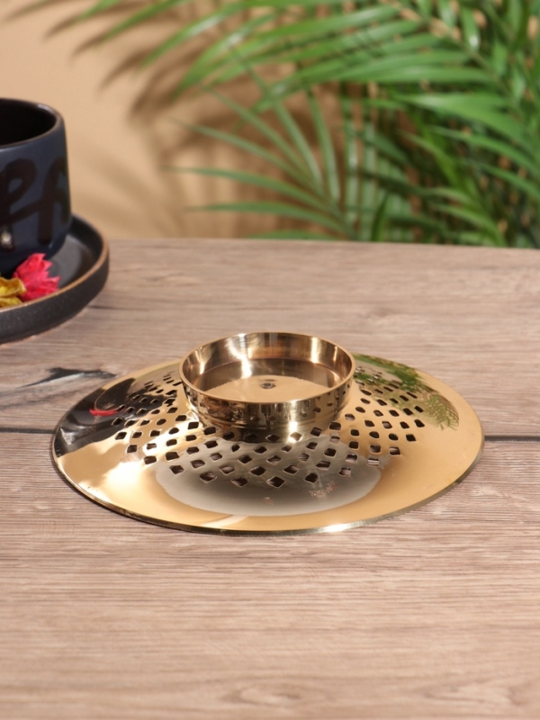 Блюдо сервировочное «Ажурное», латунь, 17×17×3 см Блюдо сервировочное «Ажурное», латунь, 17×17×3 см