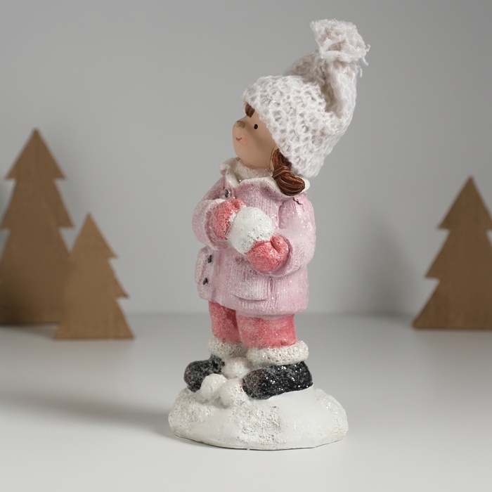 Сувенир керамика  Сувенир керамика "Девочка в розовом пальтишке, со снежком" 8,3х7,8х16,3 см