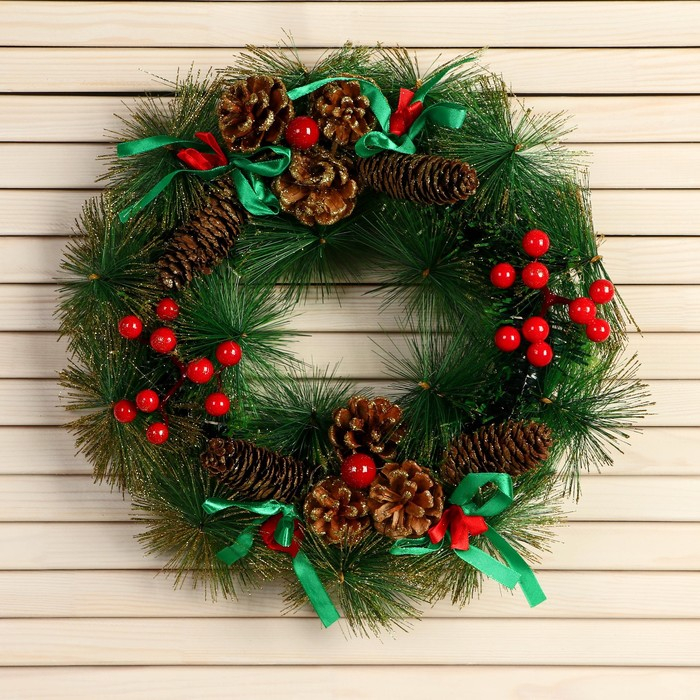 Венок новогодний d-30 см  Венок новогодний d-30 см "Лесная тайна"