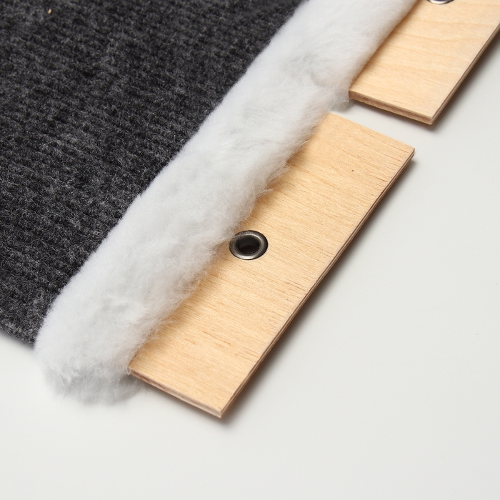 Когтеточка угловая, ковролин с мехом, 55 х 25  см Когтеточка угловая, ковролин с мехом, 55 х 25  см