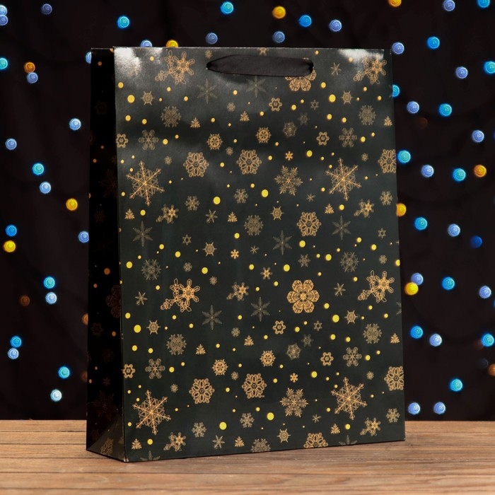 Новый год. Пакет ламинированный вертикальный Новый год. Пакет ламинированный вертикальный "Снежинки",33 х 42 х 10 см.