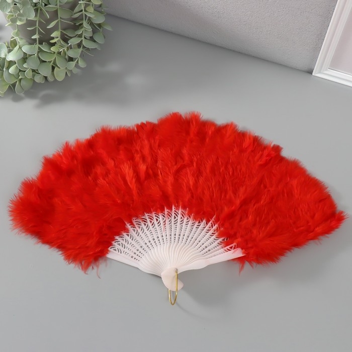 Веер пластик, перо  Веер пластик, перо "Красный" h=26 см 25 лопастей 3х50х26 см