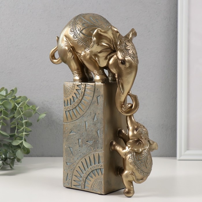 Сувенир полистоун Сувенир полистоун "Слон с малышом на колонне с узорами" бронза с патиной 20х9х28 см